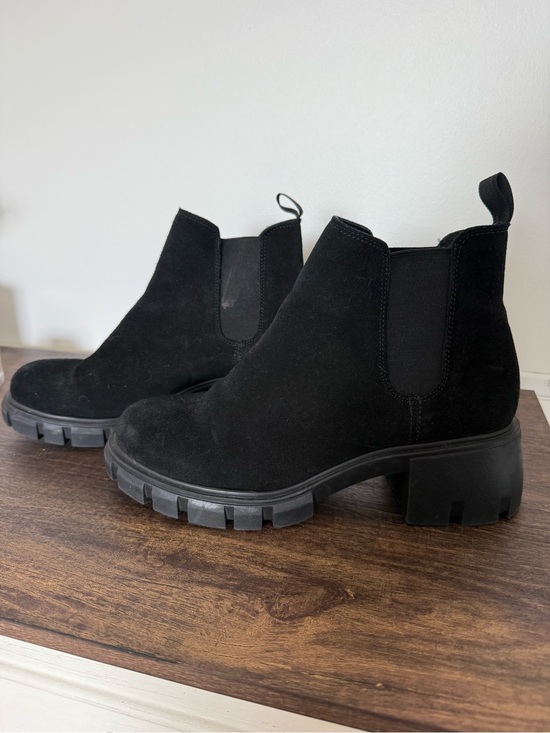Steve Madden Shoes - Steve Madden Black Suede Platform Lug Sole Chelsea Boots 9
